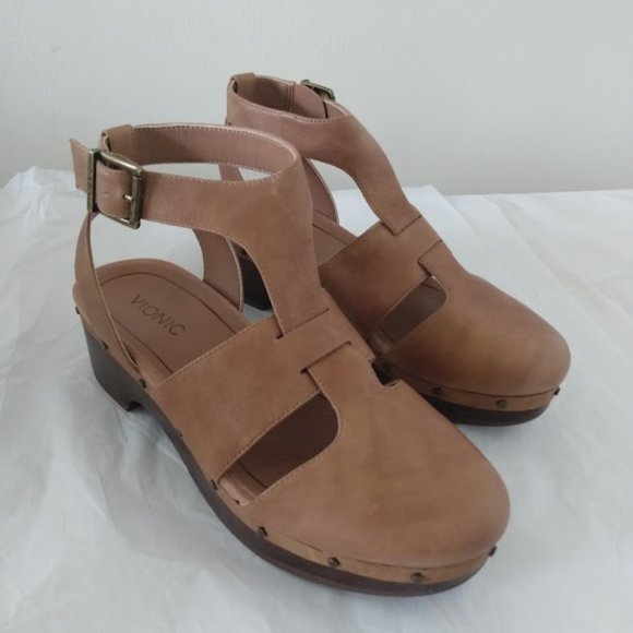 Vionic Day Faye Clog - Picture 1 of 8